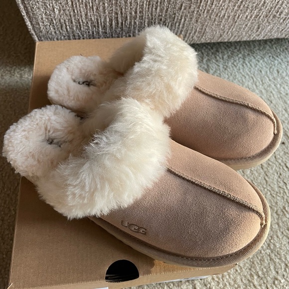 Authentic New Ugg Cozy II Slippers Kids’ Sz 6 (Women’s 7.5), Pretty Sand Color! - Picture 4 of 8